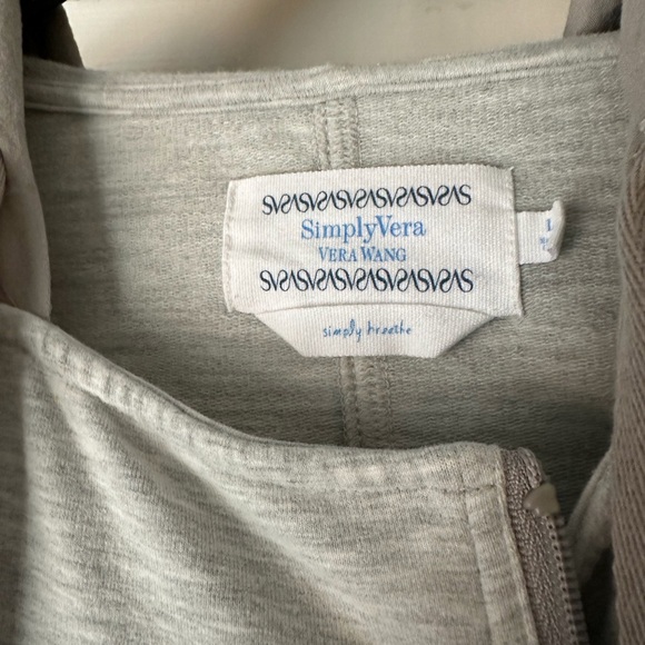 Womens Vera Wang asymmetrical zip sweatshirt.  Size L - Picture 2 of 5